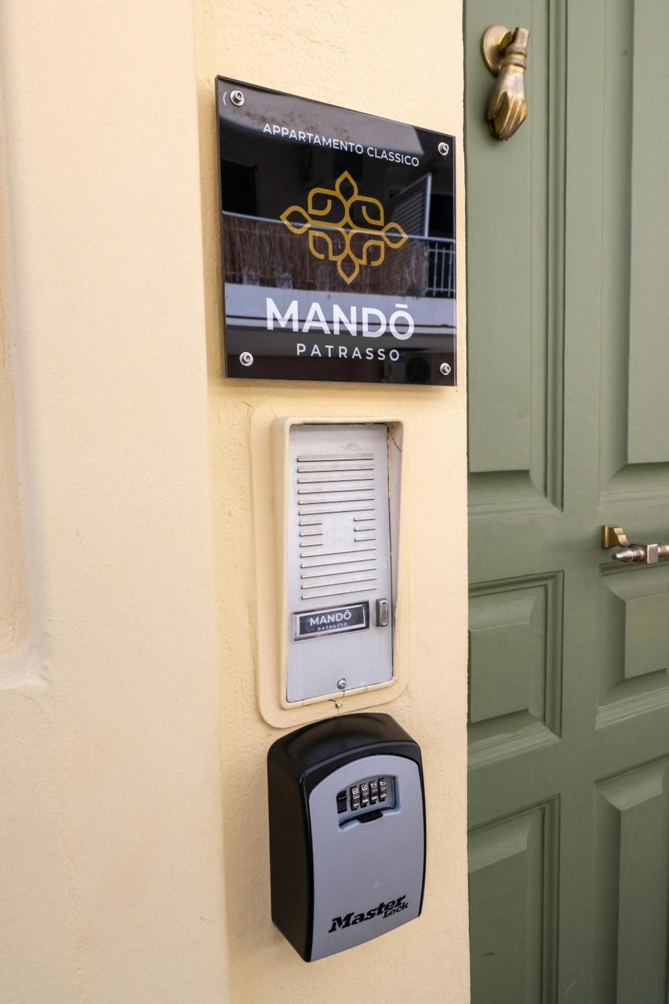 Mando Patrasso - Classical Apartment In The Center Of Patras With Free Parking Exterior photo